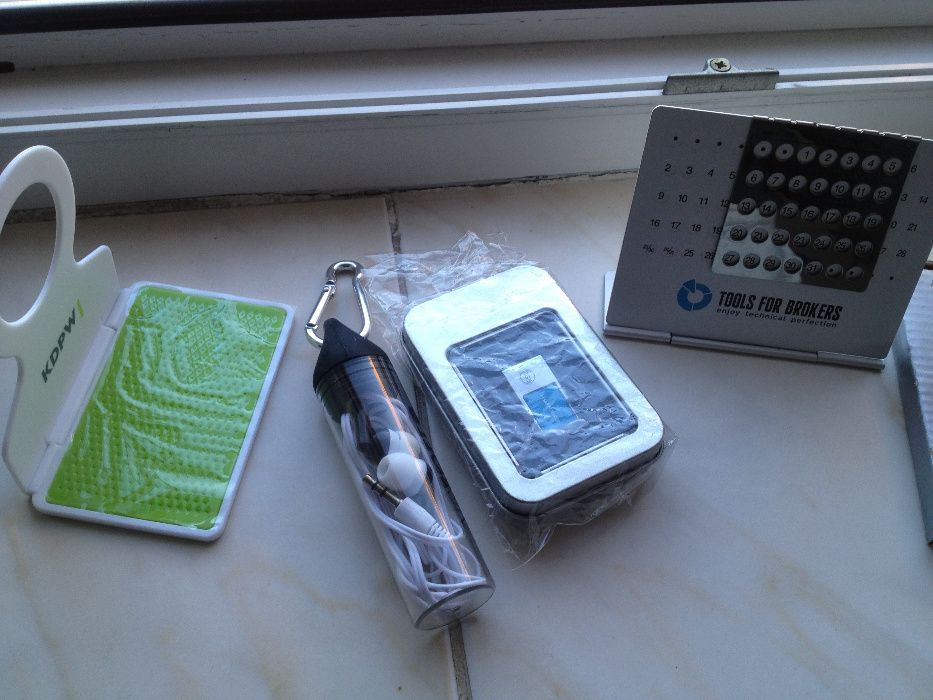 Set Stick memorie, casti, suport incarcator