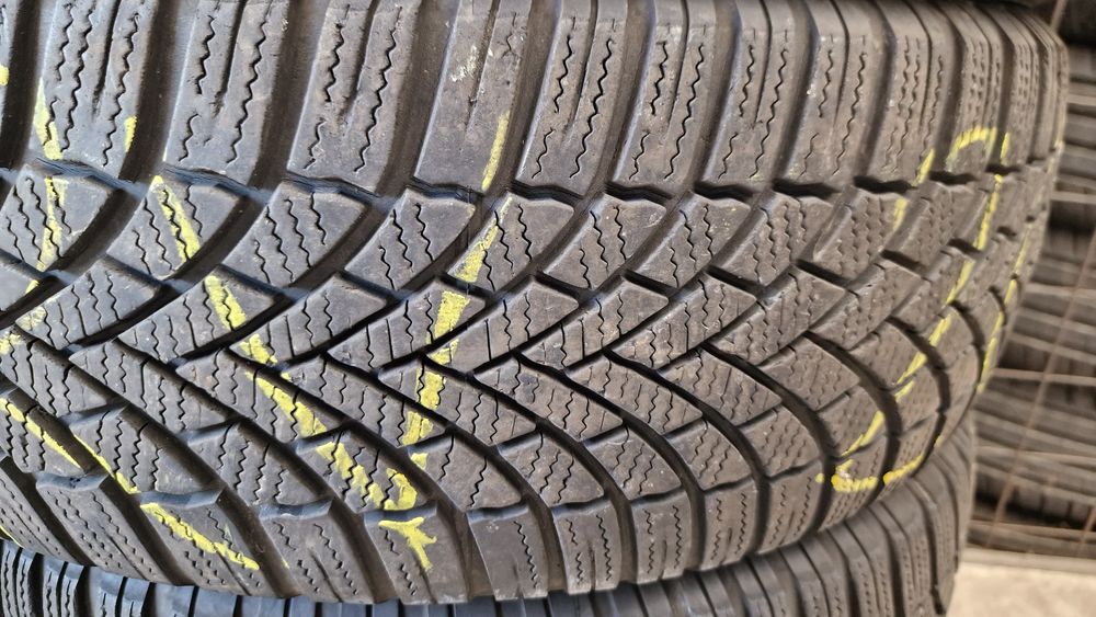 205 60 16 Bridgestone iarna 4 anvelope