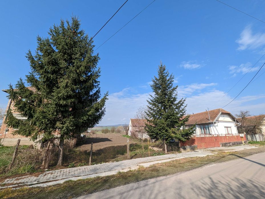 Vand casa mobilata in Unirea – teren 5.553 mp