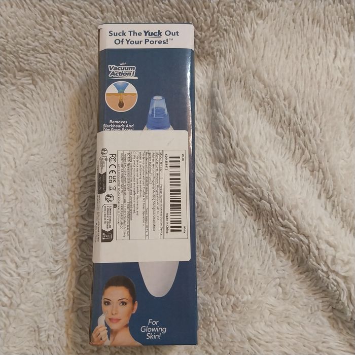 Aparat de curățare a porilor cu aspirație și 4 capete interschimbabile