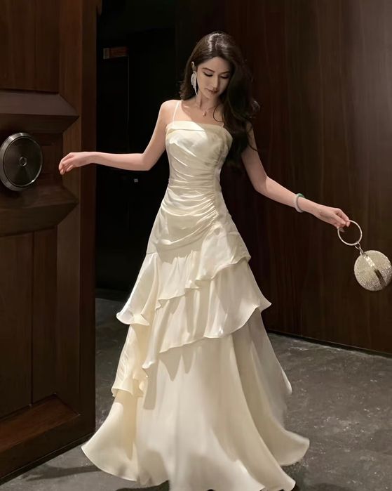 Продаю абсолютно новое платье на выход