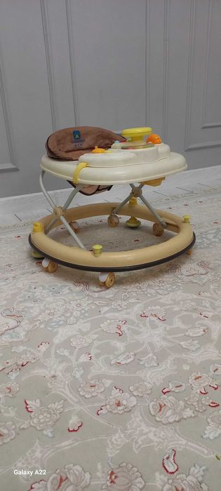 Стульчик для кормление и хлдунки