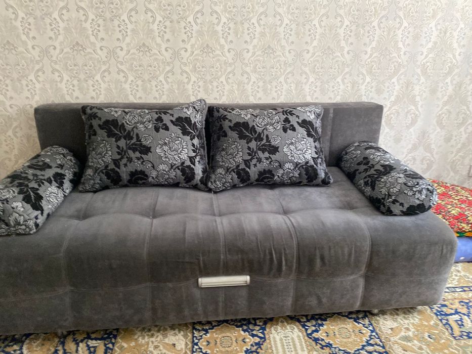 Продам тахту  в хорошем состоянии 65000