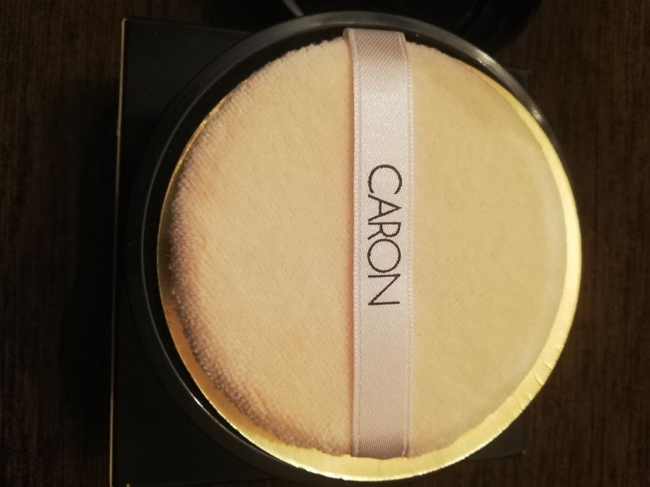 Продам пудру "CARON"