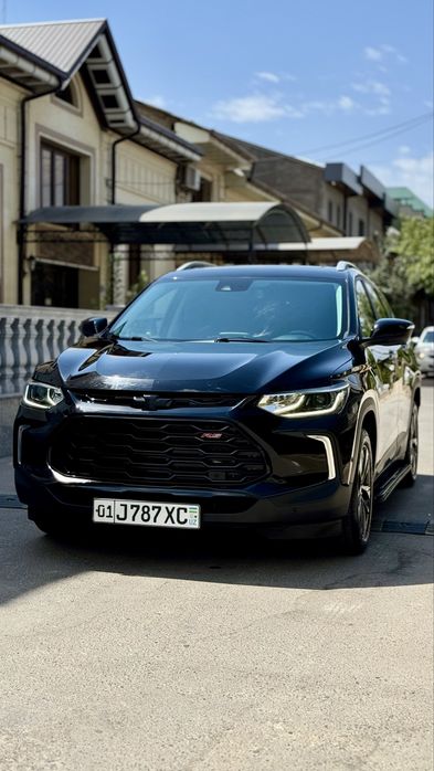 Srochniy Tracker premier sotiladi