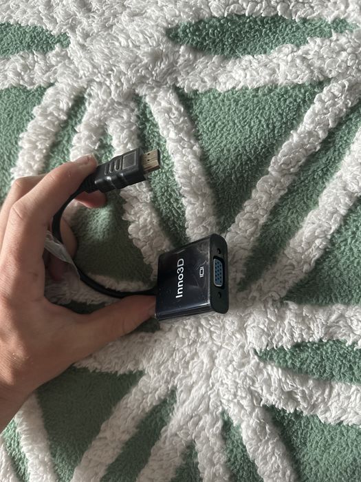 Монитор с проводами