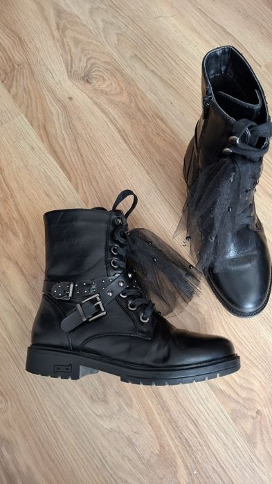 Черни боти с тюл