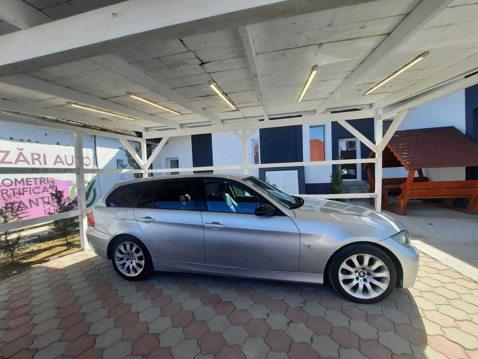 BMW 320d/Piele si plafon negre/Navigatie/Comenzi volan/Senzori parcare