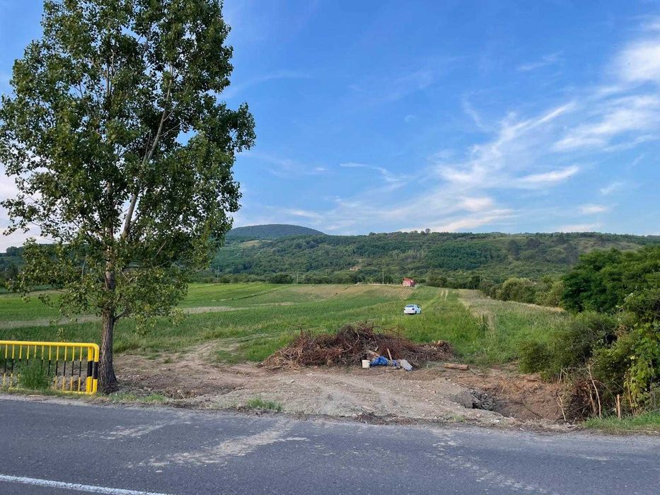 1.3 hectare teren intravilan Seini de vanzare, toate utilitățile, asfalt la ambele capete, construibil, acces triplu