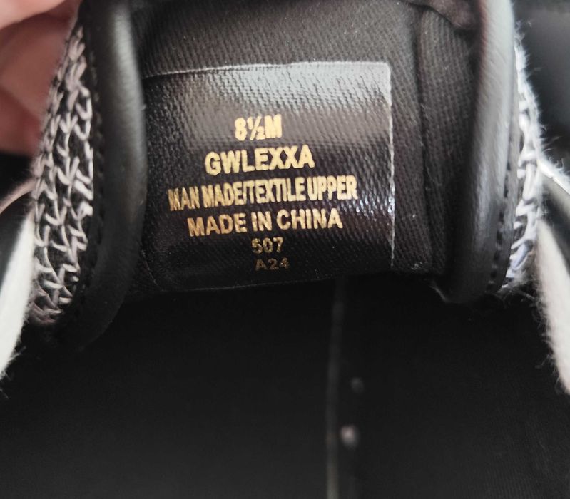 Нови оригинални кецове Guess