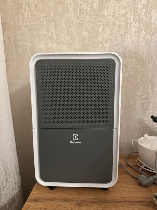 Продам осушитель воздуха Electrolux

Продаётся осушитель воздуха Elect