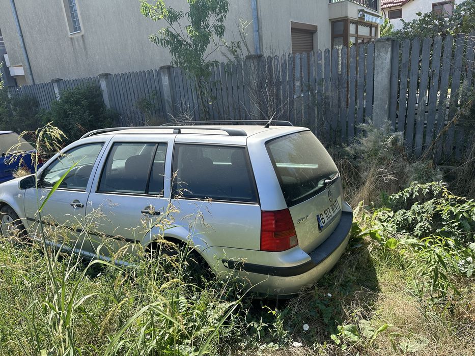 Vand 3 auto an 2004 , km 180000 , pret pentru toate 3000€ . Se pot lua pe platforma Fara Baterie