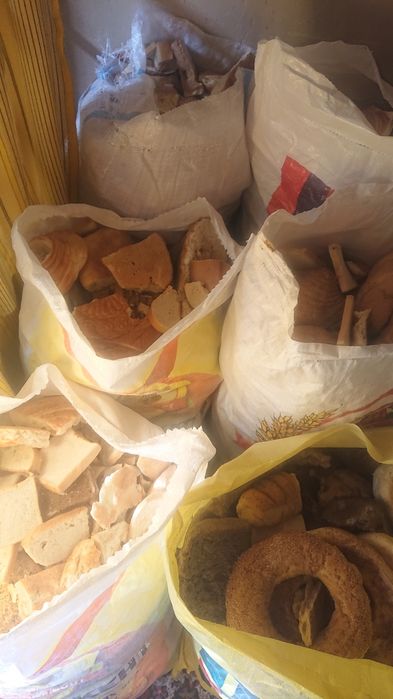 Сухой хлеб и булочки