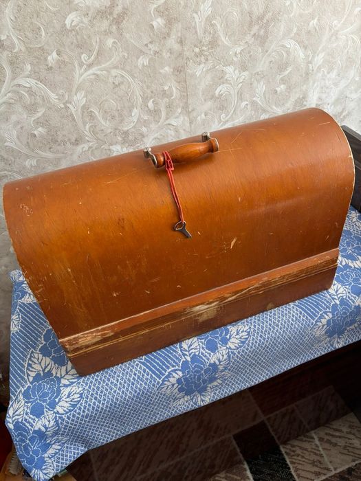 Продам швейную машинку