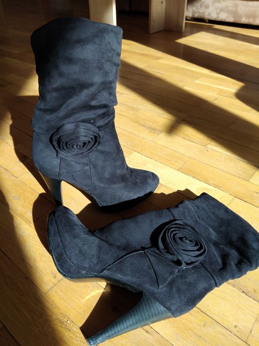 Дамски боти и ботуши с висок ток и платформа, 37 номер. (Роберто Заго)