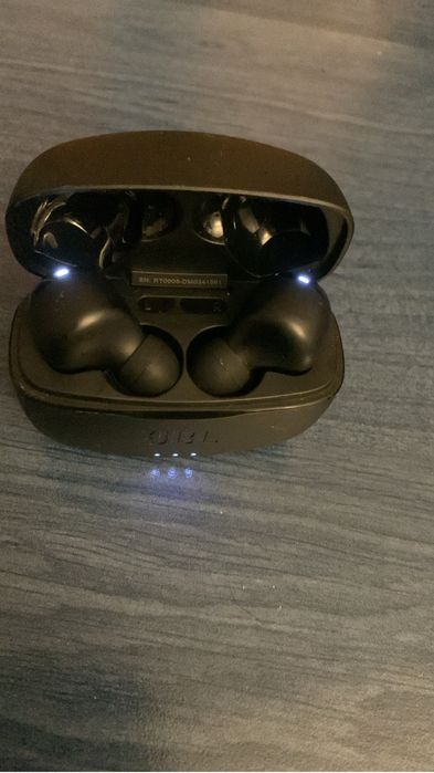 Căști in ear bluetooth JBL și Aukey