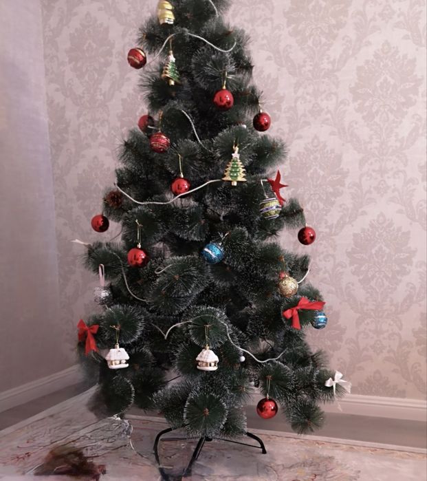 Продам елку без игрушек