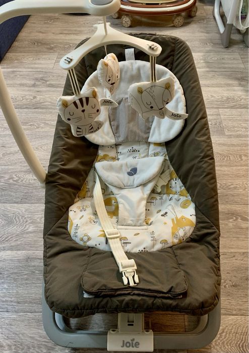 Продам шезлонг Joie dreamer