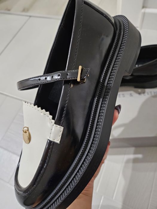 Продаются туфли Charles & Keith