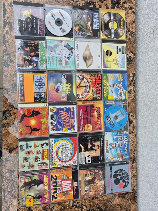 Vând 24 CD muzica usoara mixta straina artisti internationalii

- Tot