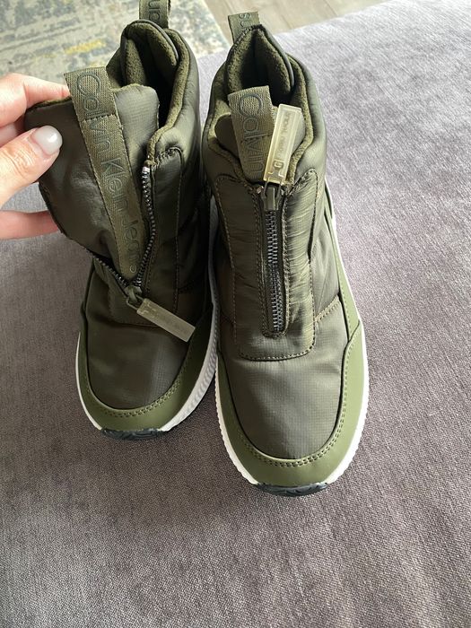 Ghete Calvin Klein noi