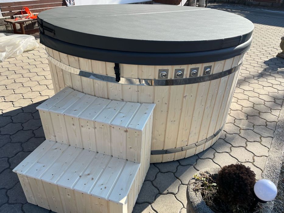 Джакузи на дърва външно с всички екстри