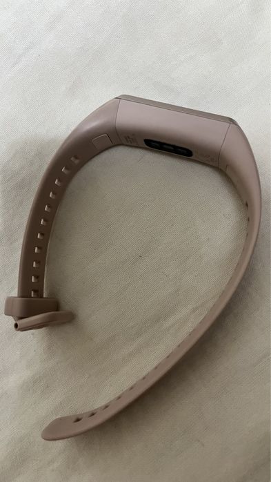 Продаю смарт-часы от Huawei, срочно.