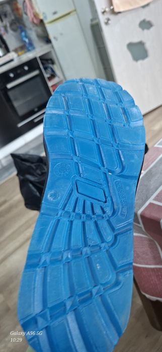 Работни обувки с бумбе