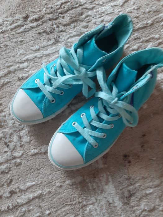 Teniși Converse,culoare albastru. Perfecți pt o ținută sport sau casua