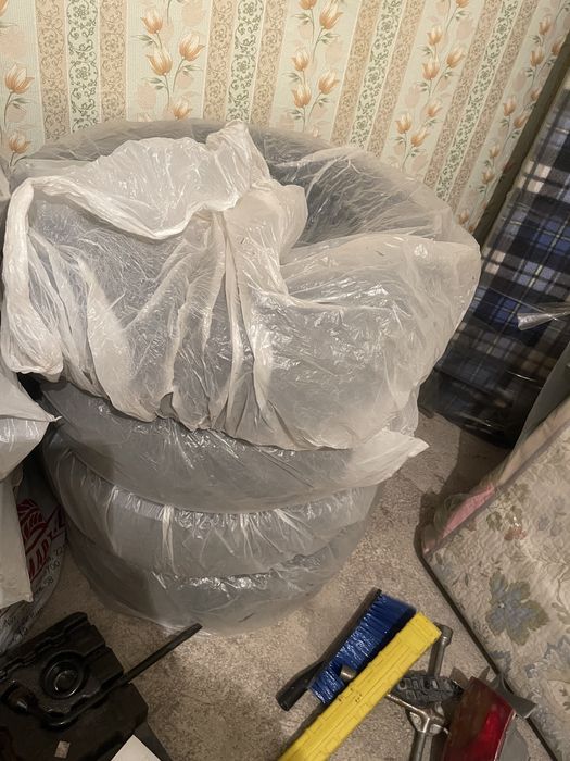 Продам зимнюю резину 185/70/14