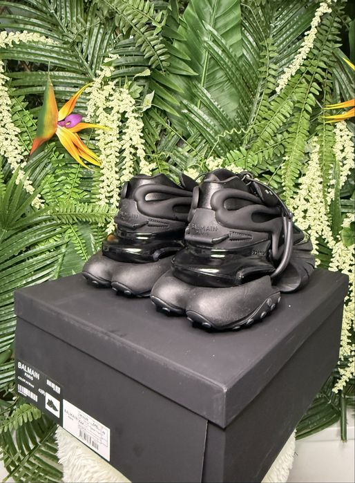 Balmain Unicorn Triple Black