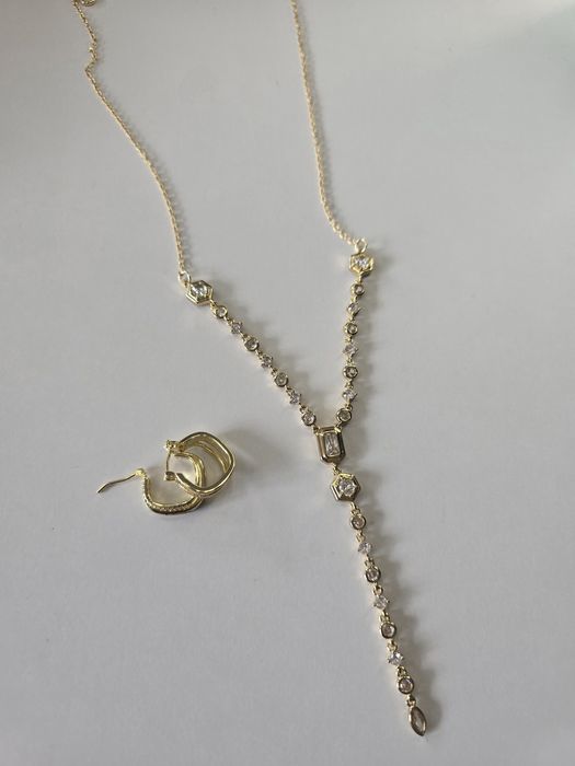 Невероятен комплект колие и обици с цирконии