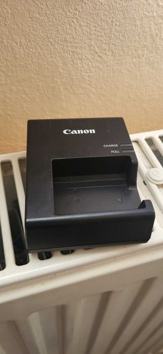 Canon LC-E10E încărcător de acumulatori original conceput pentru a încărca bateria Litel-Ion Canon LP-E10