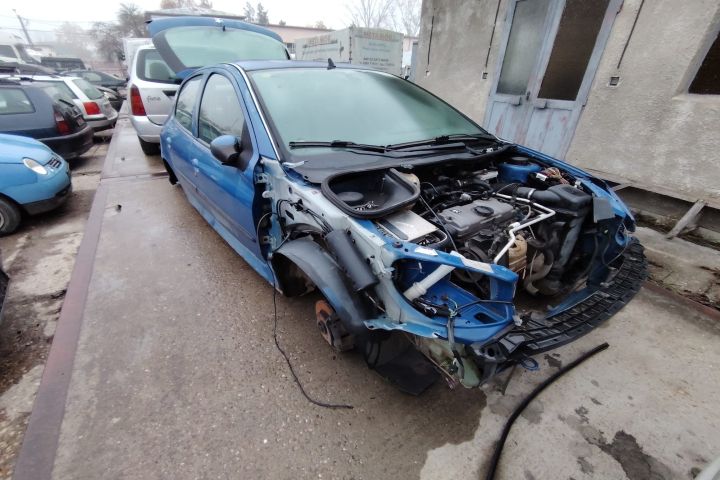 Bara spate Peugeot 206 2003 1.1 MT (60 hp)
