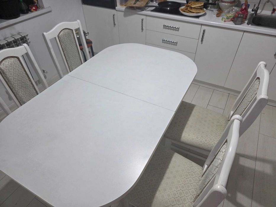 Стол кухонный с 4 стульями