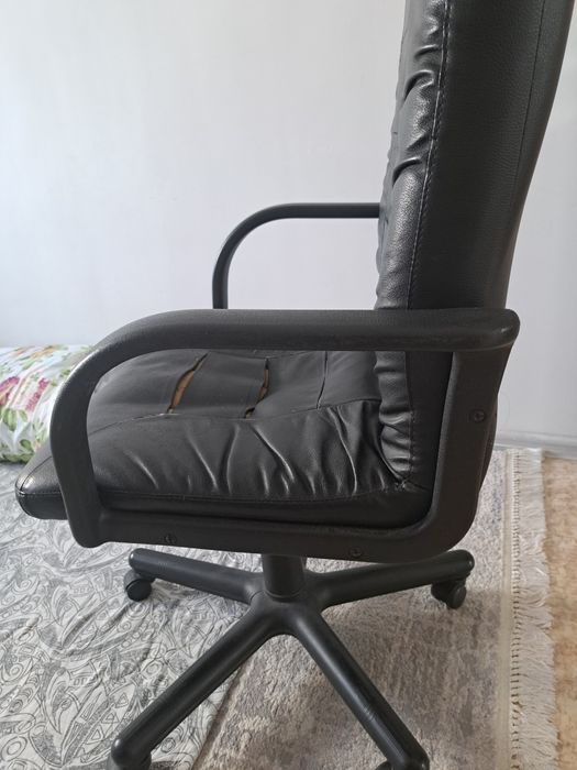 Продам кресло офисное
