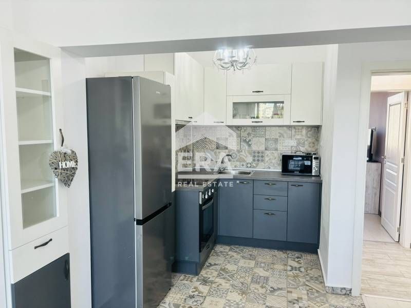 Дава се под наем Тристаен апартамент в Варна, Център - 90 кв.м за 665 € - Снимка #1