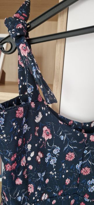 официални и ежедневни рокли