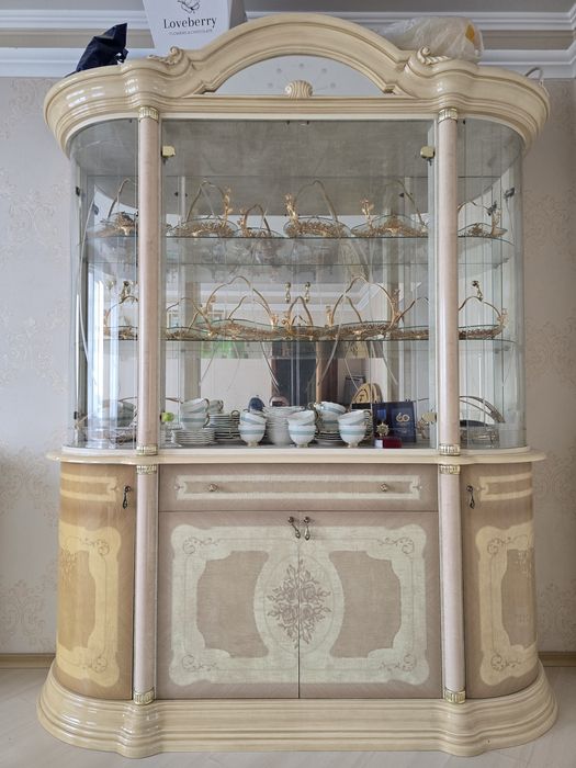 Сервант для посуды и тримо