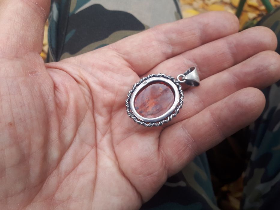 Серебряный кулон.