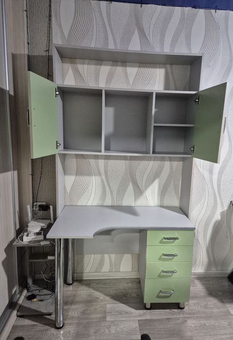 Стол ученический,компьютерный