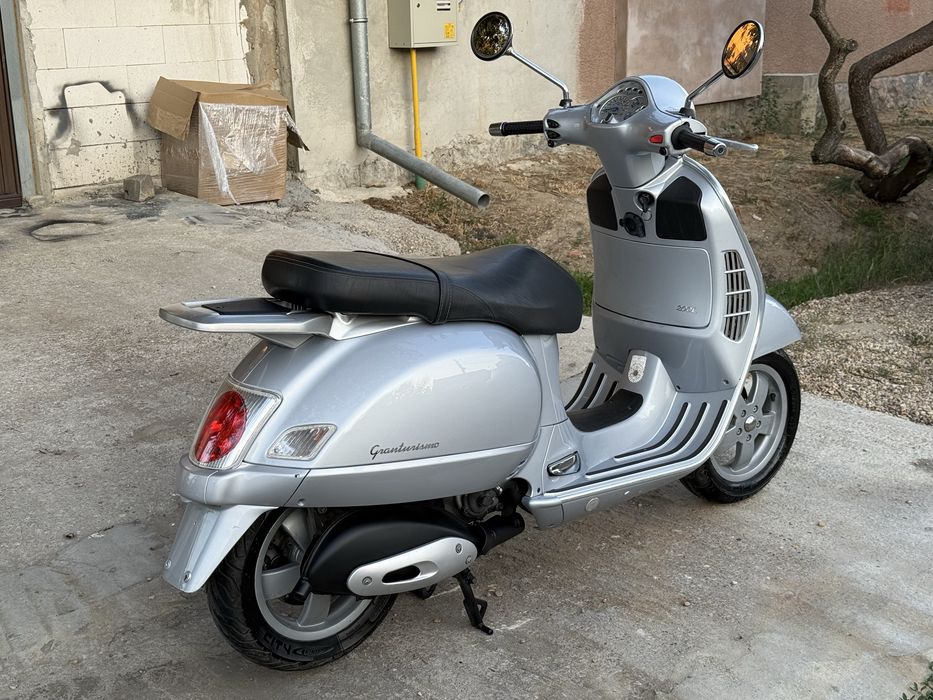 Vespa granturismo 200L