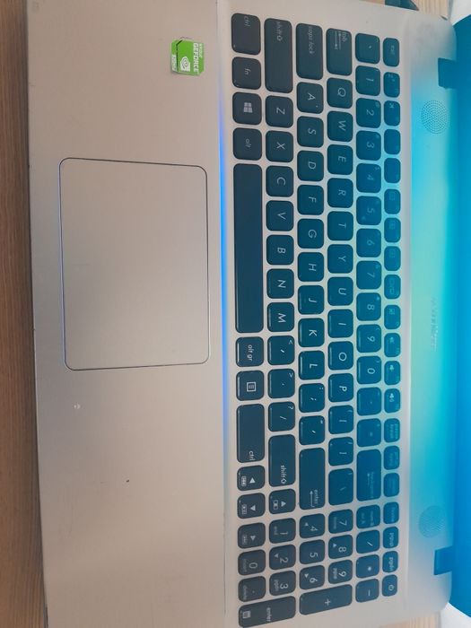 Laptop Asus light gaming and office