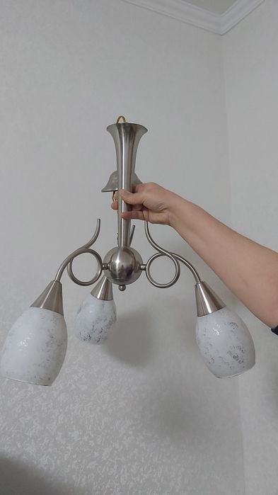 Продам четыре люстры