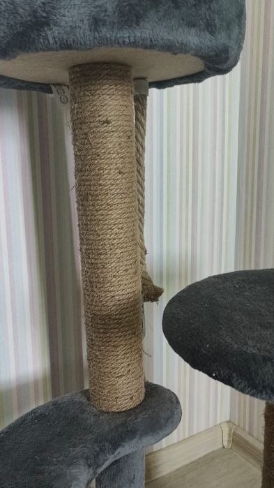 Продам лежанку для кошки с когтеточкой