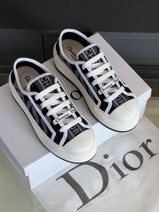 Tenesi Dior dama noi