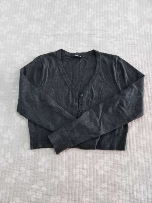 Продам кофточку укороченную с длинными рукавами на 9-13 лет, б/у