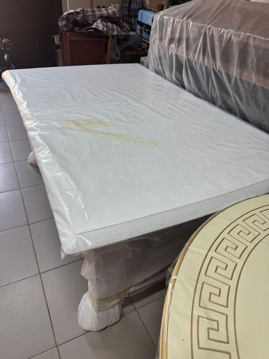 Стол сатылады, узындыгы 4 м.