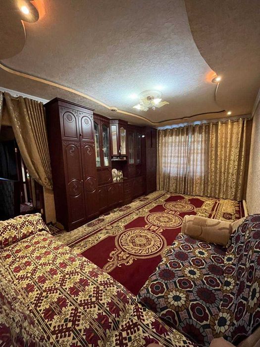 3 хонали квартира барча жихозлари билан сотилади.