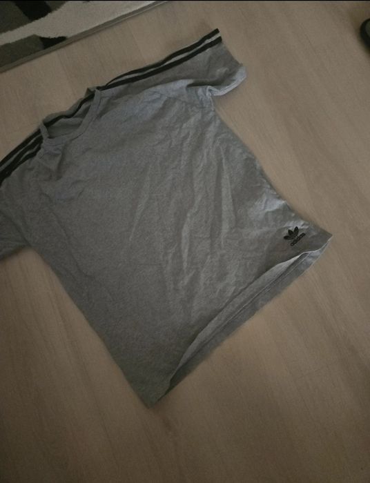 Tricou adidas gri